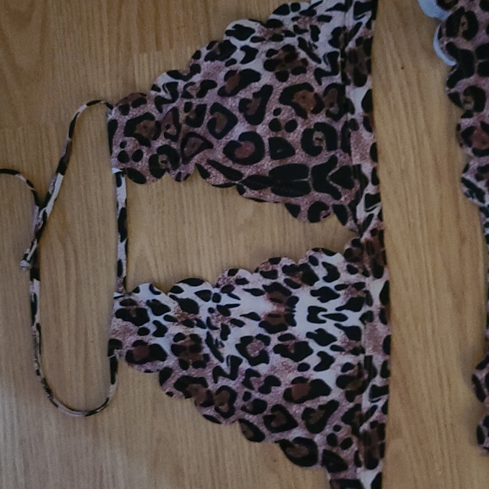 Bikini - Picture 2 of 3
